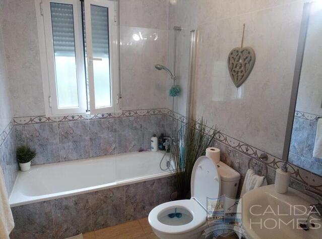 Villa Sedum: Resale Villa for Sale in Arboleas, Almería
