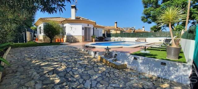 Villa Sedum: Resale Villa for Sale in Arboleas, Almería