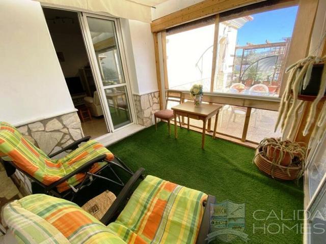 Villa Segura: Resale Villa for Sale in Zurgena, Almería