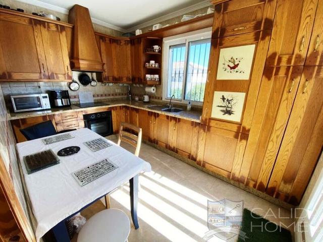 Villa Segura: Resale Villa for Sale in Zurgena, Almería