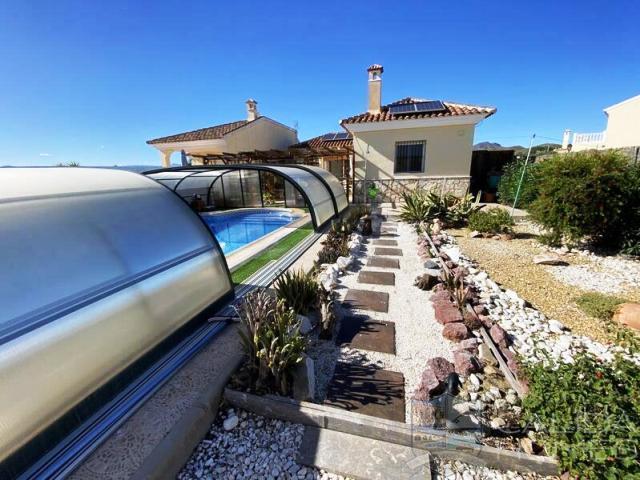 Villa Segura: Resale Villa for Sale in Zurgena, Almería