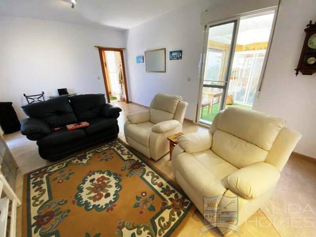 Villa Segura: Resale Villa for Sale in Zurgena, Almería