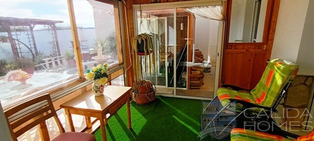 Villa Segura: Resale Villa for Sale in Zurgena, Almería