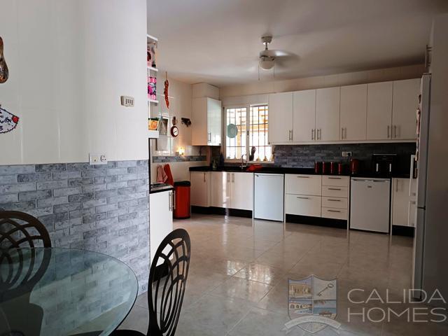 Villa Serenata: Resale Villa for Sale in Arboleas, Almería