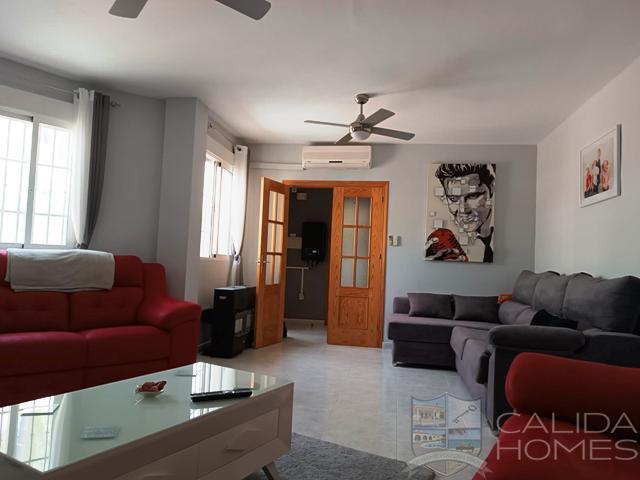 Villa Serenata: Resale Villa for Sale in Arboleas, Almería