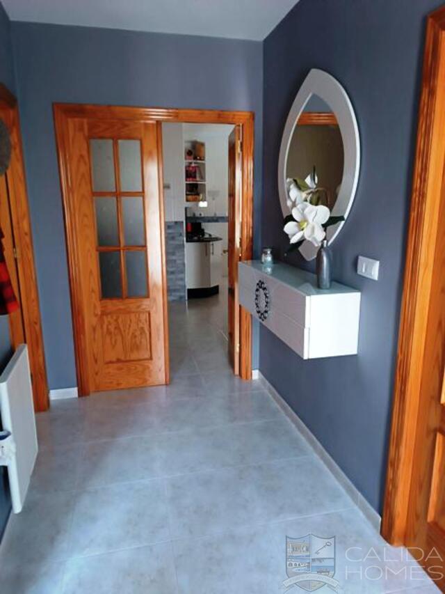Villa Serenata: Resale Villa for Sale in Arboleas, Almería