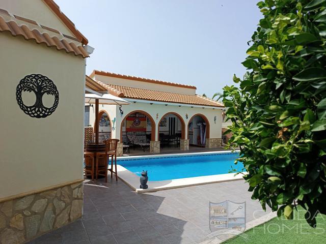 Villa Serenata: Resale Villa for Sale in Arboleas, Almería