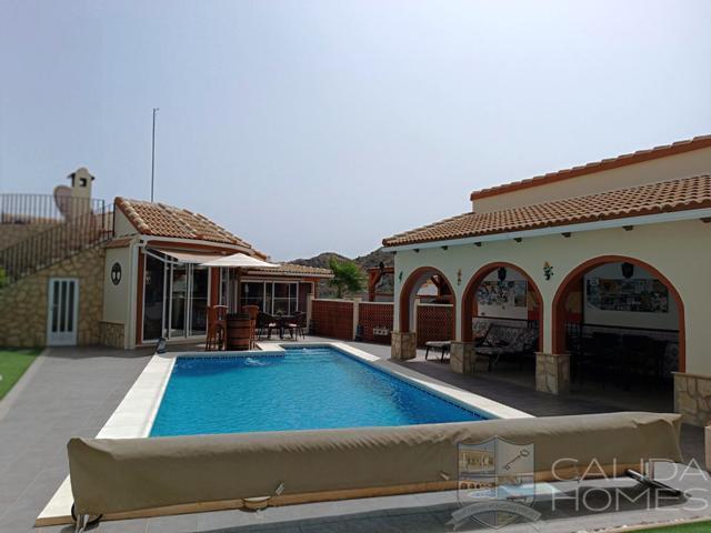 Villa Serenata: Resale Villa for Sale in Arboleas, Almería