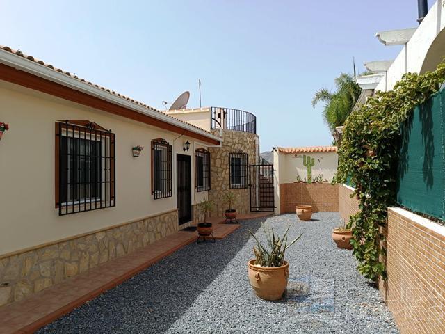 Villa Serenata: Resale Villa for Sale in Arboleas, Almería