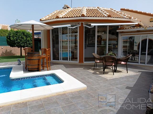 Villa Serenata: Resale Villa for Sale in Arboleas, Almería