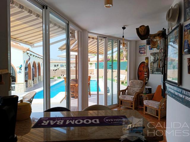 Villa Serenata: Resale Villa for Sale in Arboleas, Almería