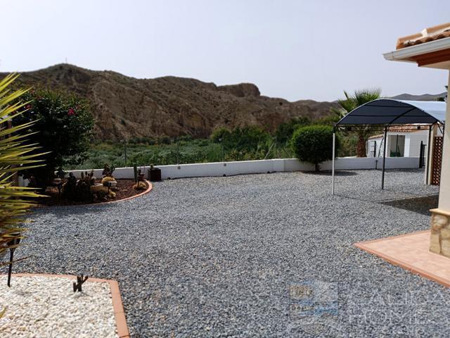 Villa Serenata: Resale Villa for Sale in Arboleas, Almería