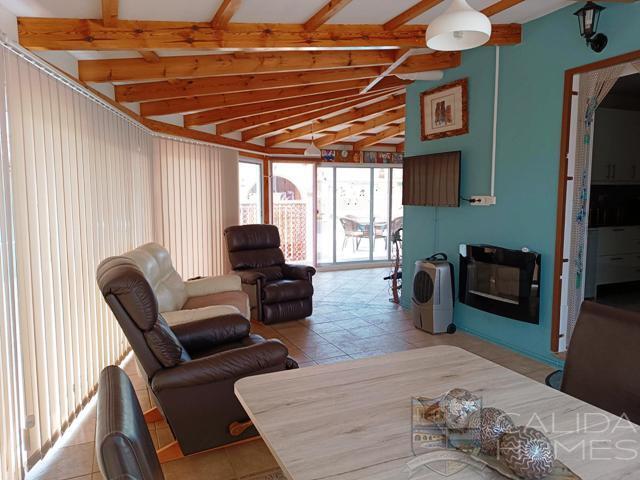 Villa Serenata: Resale Villa for Sale in Arboleas, Almería