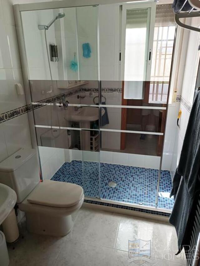 Villa Serenata: Resale Villa for Sale in Arboleas, Almería