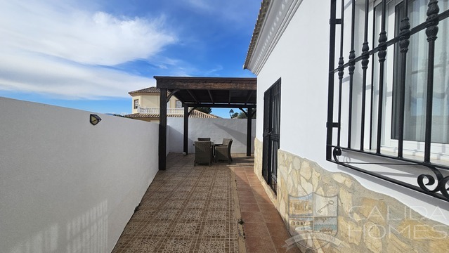Villa Serene Arboleas: Resale Villa for Sale in Arboleas, Almería