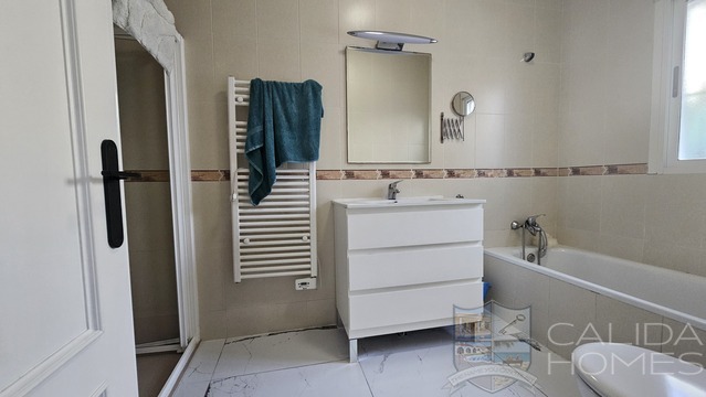 Villa Serene Arboleas: Resale Villa for Sale in Arboleas, Almería