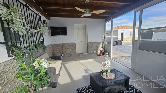 Villa Serene Arboleas: Resale Villa for Sale in Arboleas, Almería