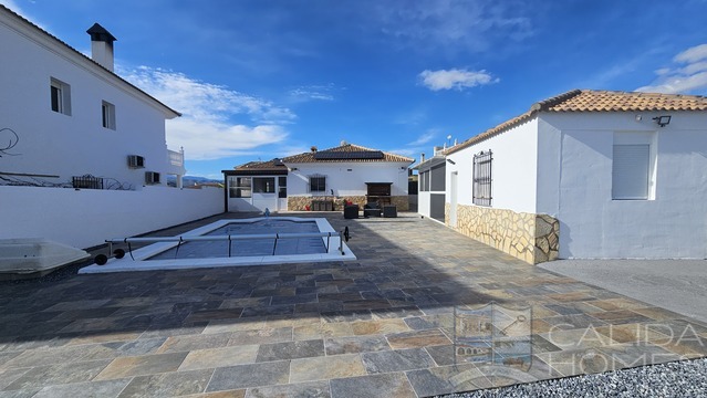 Villa Serene Arboleas: Resale Villa for Sale in Arboleas, Almería