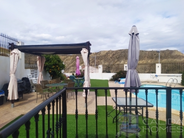 Villa Sienna: Resale Villa for Sale in Arboleas, Almería