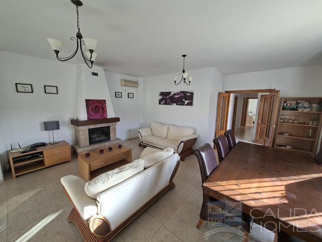 Villa Sierra : Resale Villa for Sale in Arboleas, Almería