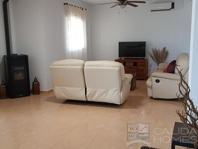 Villa Sierra : Resale Villa in Arboleas, Almería