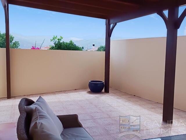 Villa Sierra : Resale Villa for Sale in Arboleas, Almería