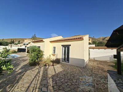 Villa Sierra : Resale Villa in Arboleas, Almería
