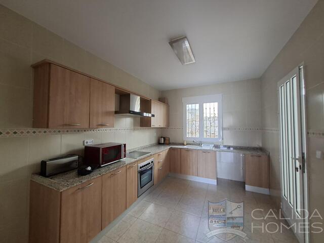 Villa Sierra : Resale Villa for Sale in Arboleas, Almería