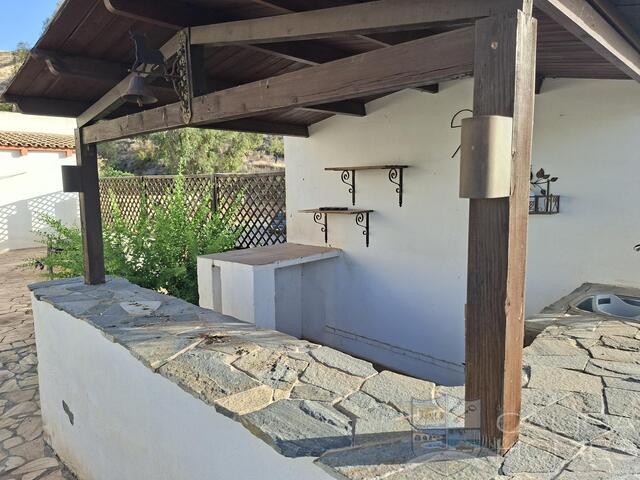 Villa Sierra : Resale Villa for Sale in Arboleas, Almería