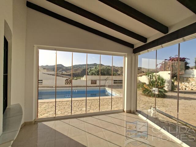 Villa Sierra : Resale Villa for Sale in Arboleas, Almería