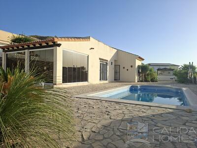 Villa Sierra : Resale Villa in Arboleas, Almería