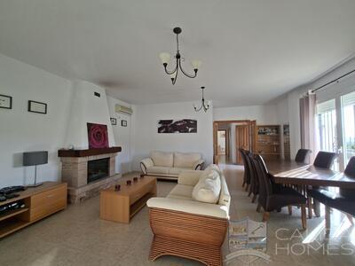 Villa Sierra : Resale Villa in Arboleas, Almería