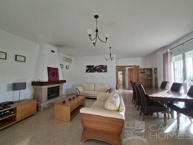 Villa Sierra : Resale Villa for Sale in Arboleas, Almería