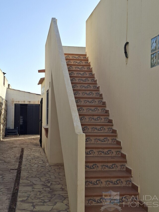 Villa Sierra : Resale Villa for Sale in Arboleas, Almería