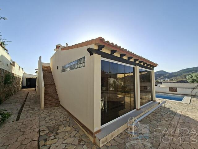 Villa Sierra : Resale Villa for Sale in Arboleas, Almería