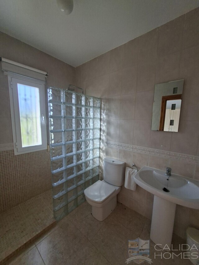 Villa Sierra : Resale Villa for Sale in Arboleas, Almería