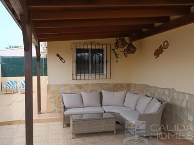 Villa Sierra : Resale Villa in Arboleas, Almería