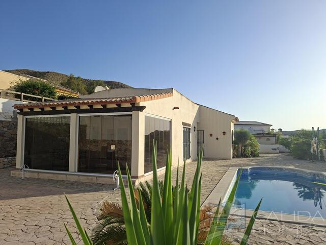 Villa Sierra : Resale Villa for Sale in Arboleas, Almería