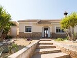 Villa Sol Y Sombra: Resale Villa for Sale in Zurgena, Almería