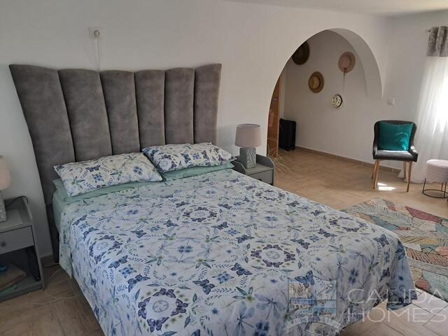 Villa Spectacular : Resale Villa for Sale in Arboleas, Almería