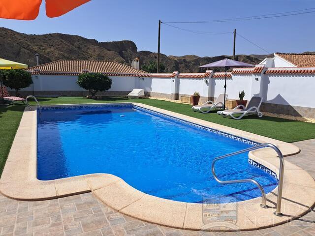 Villa Spectacular : Resale Villa for Sale in Arboleas, Almería