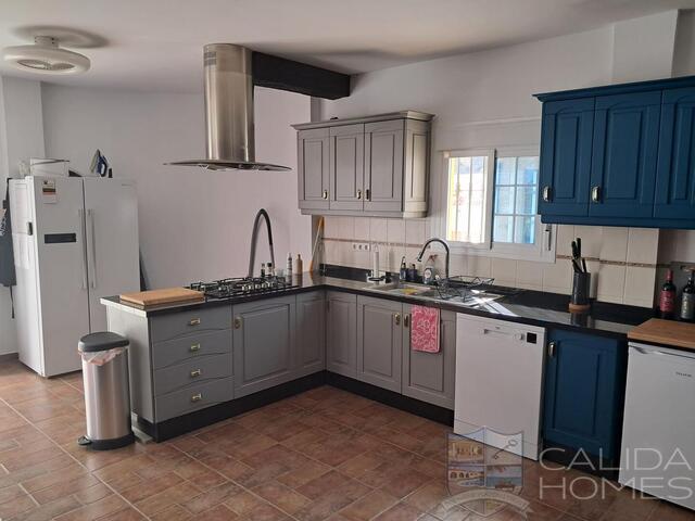 Villa Spectacular : Resale Villa for Sale in Arboleas, Almería