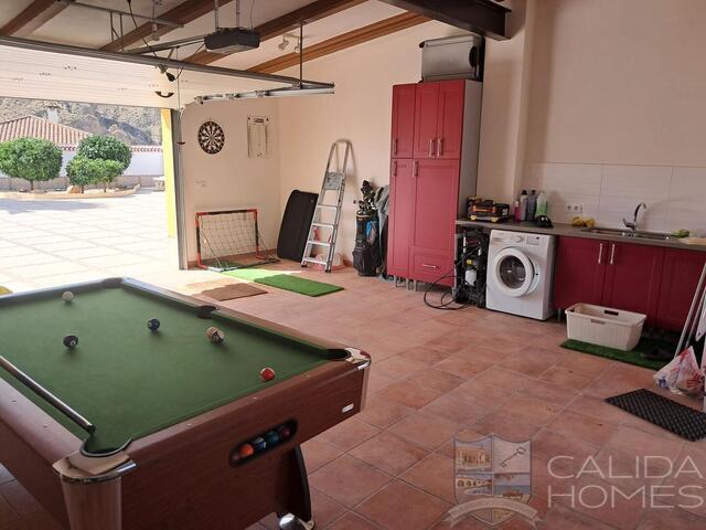 Villa Spectacular : Resale Villa for Sale in Arboleas, Almería