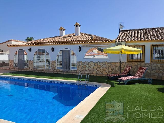 Villa Spectacular : Resale Villa for Sale in Arboleas, Almería