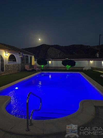 Villa Spectacular : Resale Villa in Arboleas, Almería
