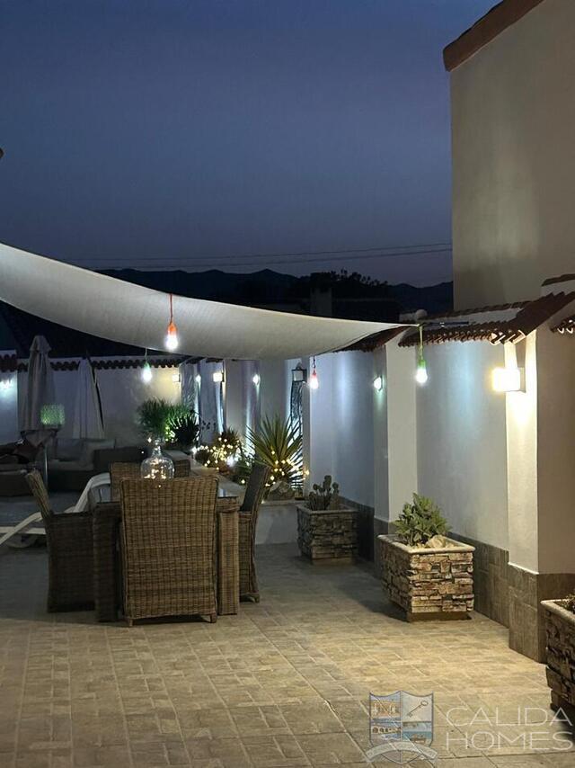 Villa Spectacular : Resale Villa for Sale in Arboleas, Almería