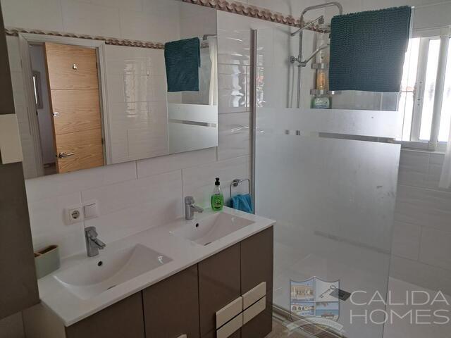 Villa Spectacular : Resale Villa for Sale in Arboleas, Almería