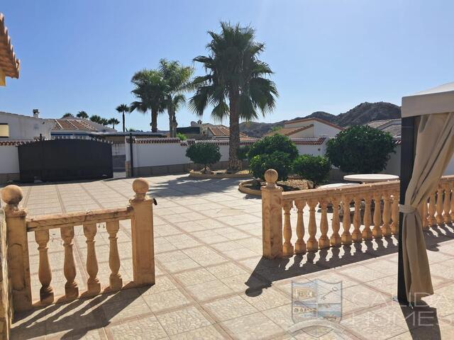 Villa Spectacular : Resale Villa for Sale in Arboleas, Almería