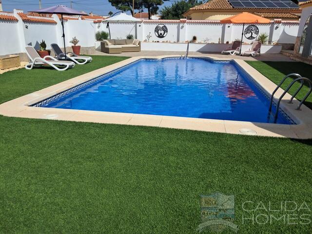 Villa Spectacular : Resale Villa for Sale in Arboleas, Almería