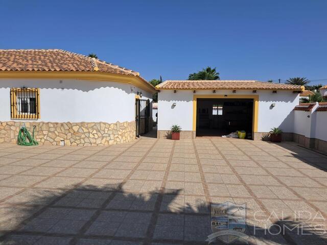 Villa Spectacular : Resale Villa for Sale in Arboleas, Almería